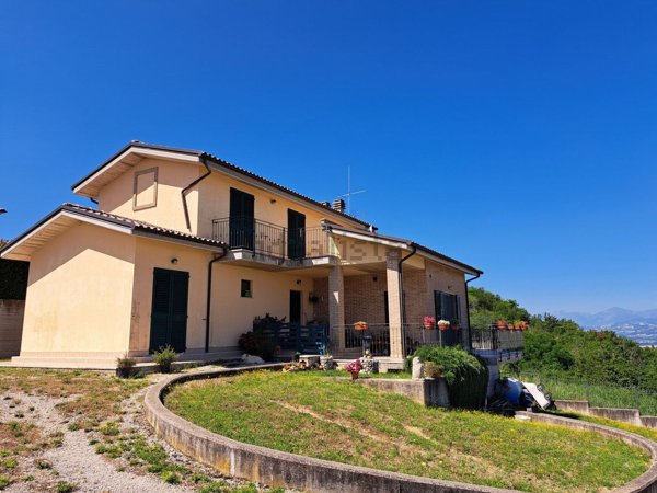 casa indipendente in vendita a Montefiore dell'Aso