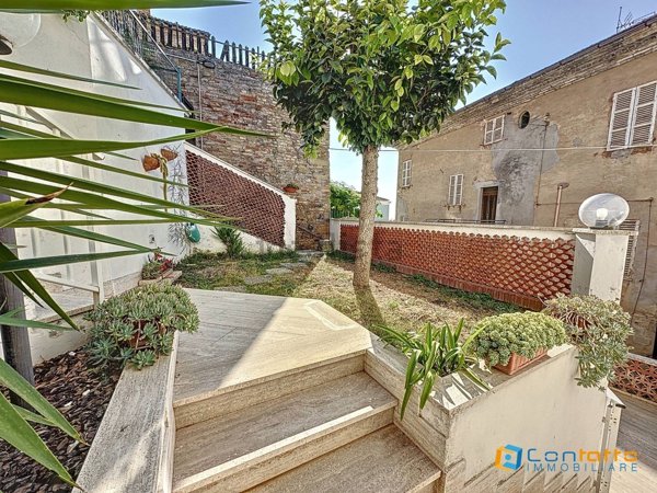 casa indipendente in vendita a Montefiore dell'Aso