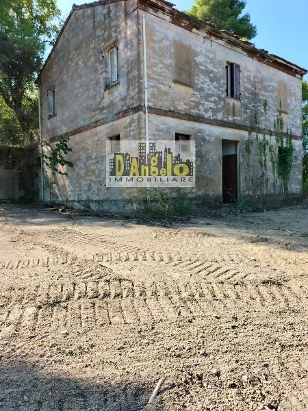 casale in vendita a Montefiore dell'Aso