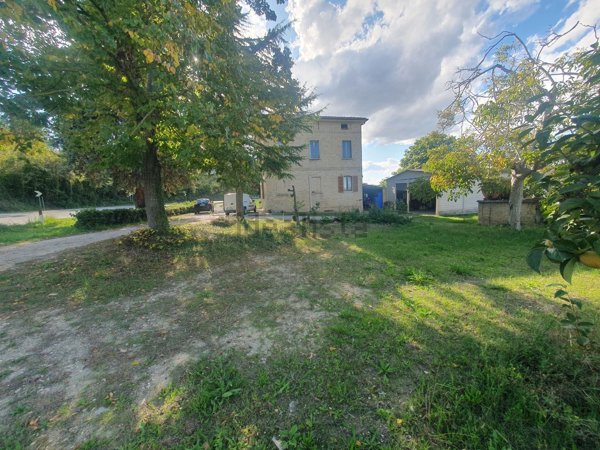 casa indipendente in vendita a Montefiore dell'Aso