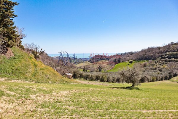 terreno edificabile in vendita a Montefiore dell'Aso