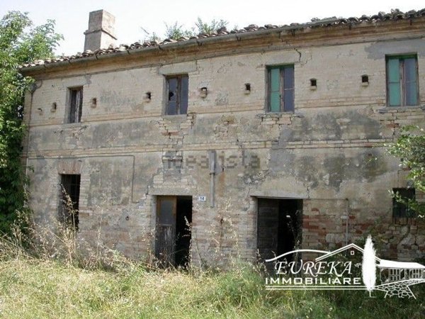 casale in vendita a Montefiore dell'Aso