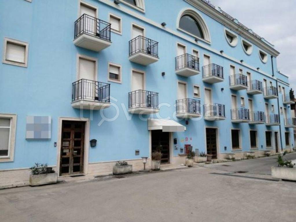 locale commerciale in vendita a Montefiore dell'Aso