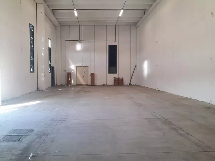 ufficio in vendita a Montefiore dell'Aso