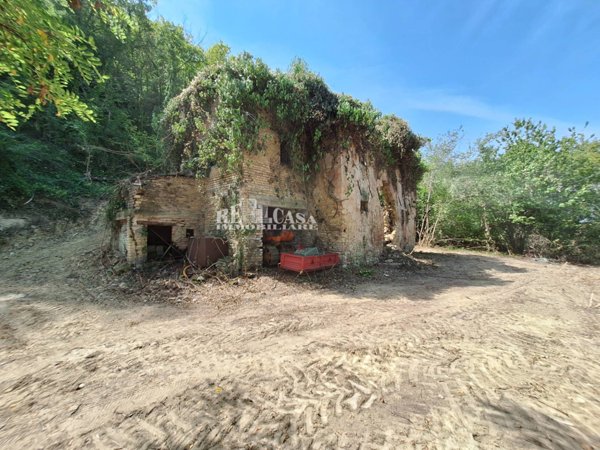 casa indipendente in vendita a Montefiore dell'Aso