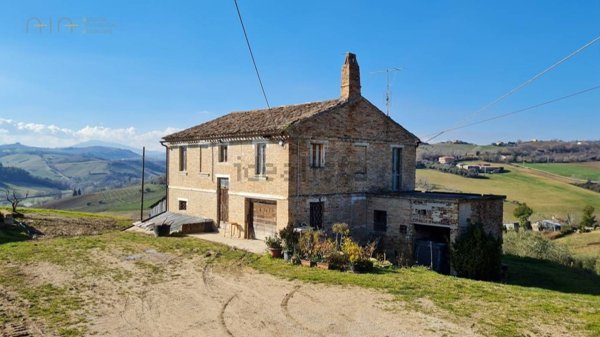 casale in vendita a Montefiore dell'Aso