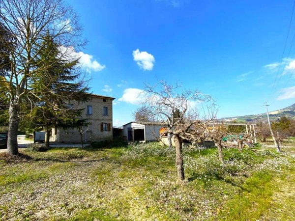 casa indipendente in vendita a Montefiore dell'Aso