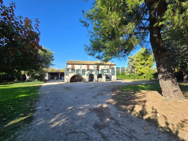 casa indipendente in vendita a Montefiore dell'Aso