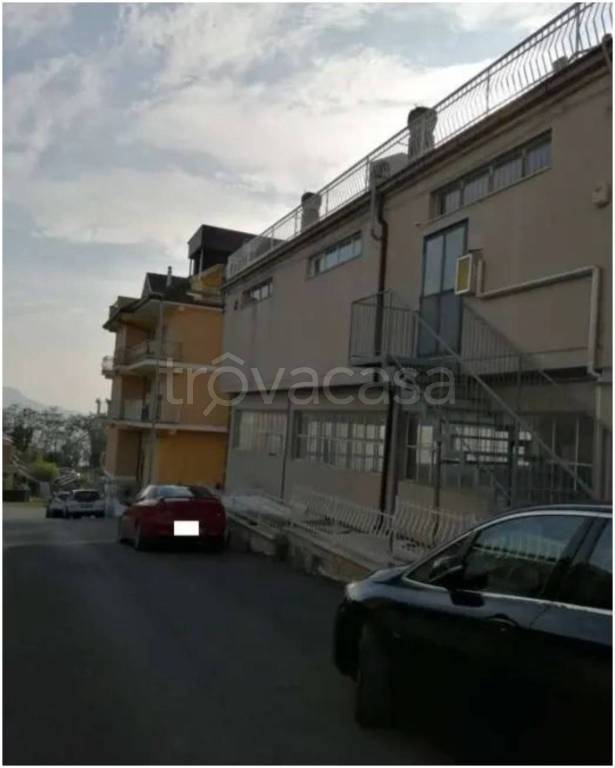 locale commerciale in vendita a Montefiore dell'Aso