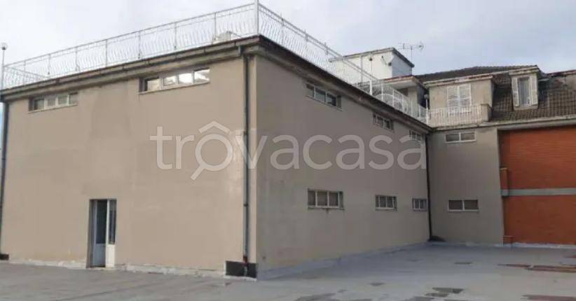 locale commerciale in vendita a Montefiore dell'Aso