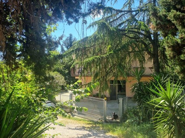 casa indipendente in vendita a Montefiore dell'Aso