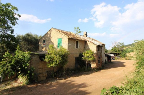 casale in vendita a Montefiore dell'Aso