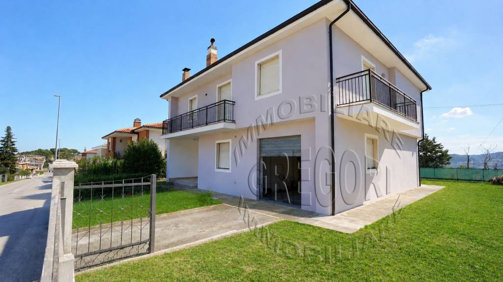 casa indipendente in vendita a Montefiore dell'Aso