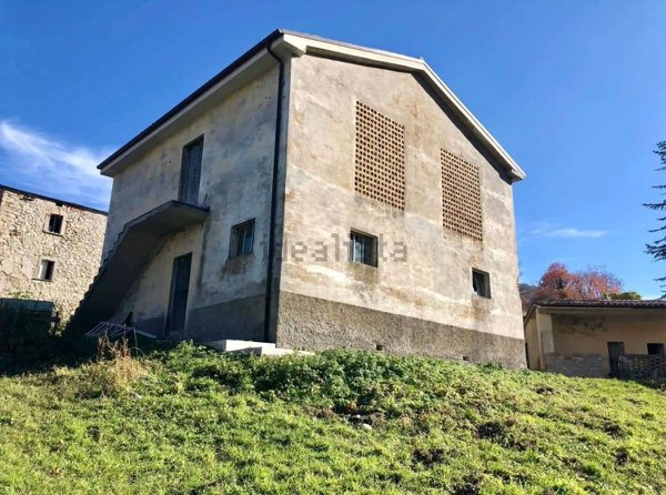 appartamento in vendita a Montegallo in zona Astorara