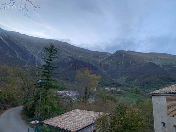 casa indipendente in vendita a Montegallo