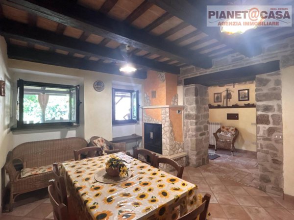 casa indipendente in vendita a Montegallo in zona Uscerno