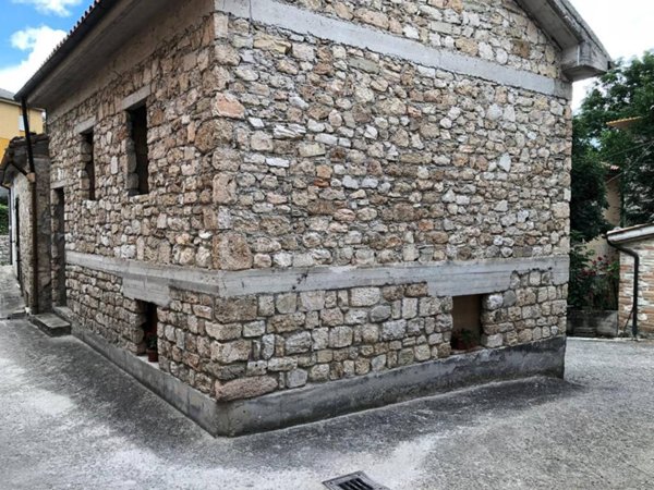 appartamento in vendita a Montemonaco in zona Isola San Biagio