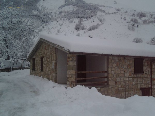 casa indipendente in vendita a Montemonaco in zona Isola San Biagio