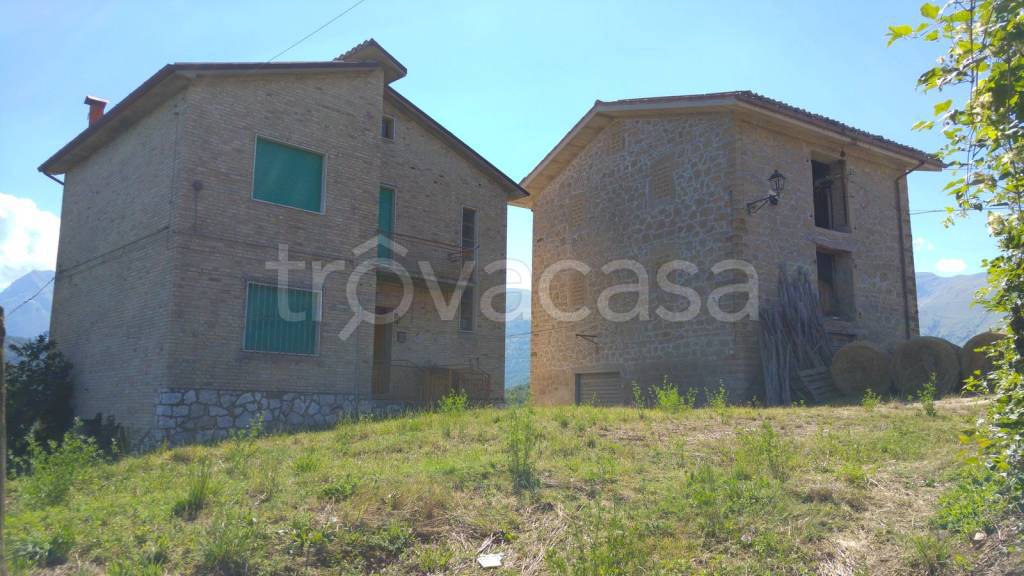 casa indipendente in vendita a Montemonaco
