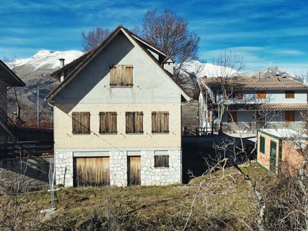 casa indipendente in vendita a Montemonaco in zona Ferrà