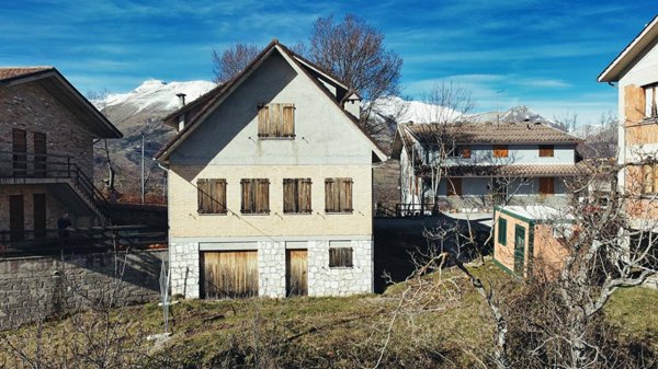 casa indipendente in vendita a Montemonaco in zona Ferrà