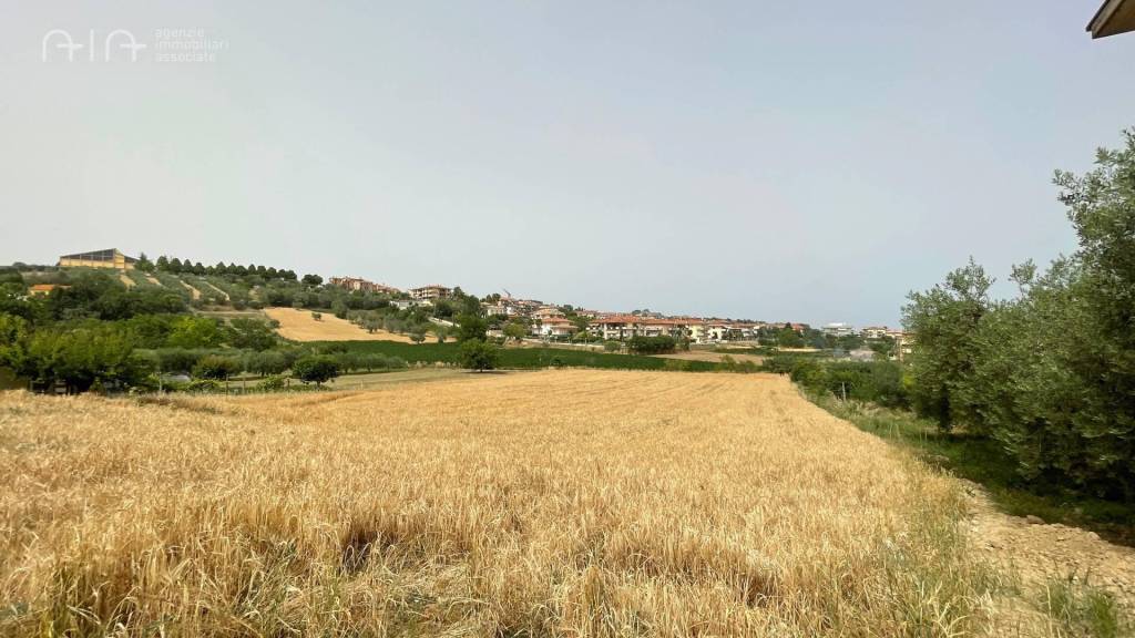 terreno edificabile in vendita a Monteprandone in zona Centobuchi