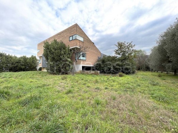 locale di sgombero in vendita a Monteprandone