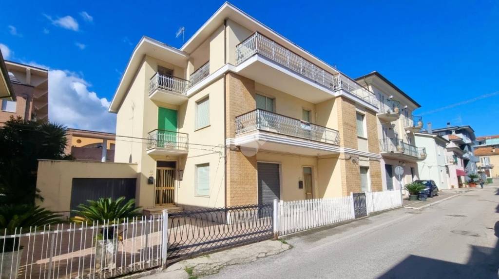 casa indipendente in vendita a Monteprandone in zona Centobuchi