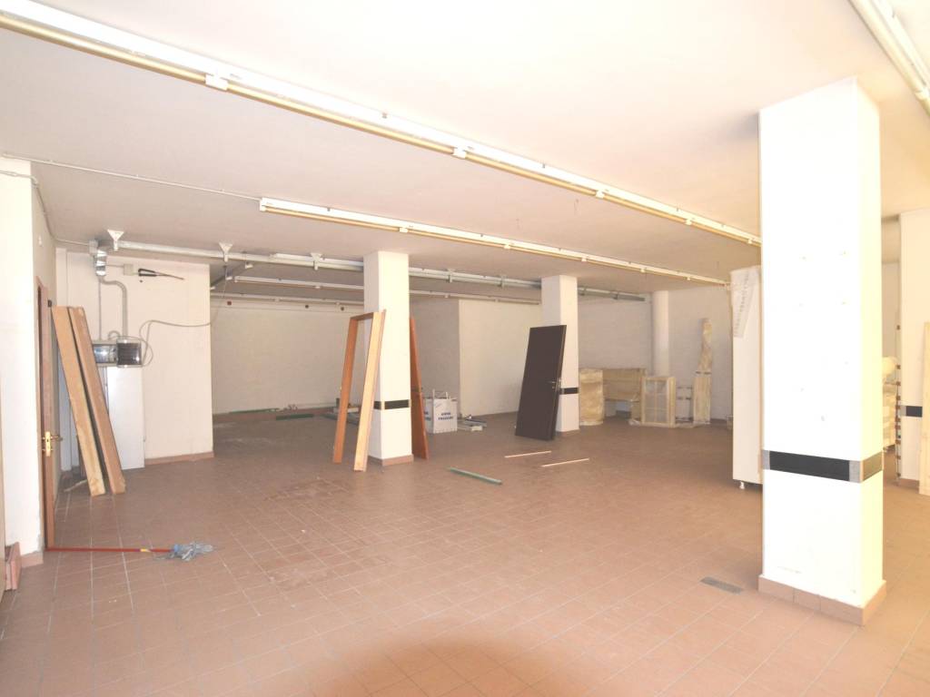negozio in vendita a Monteprandone in zona Centobuchi
