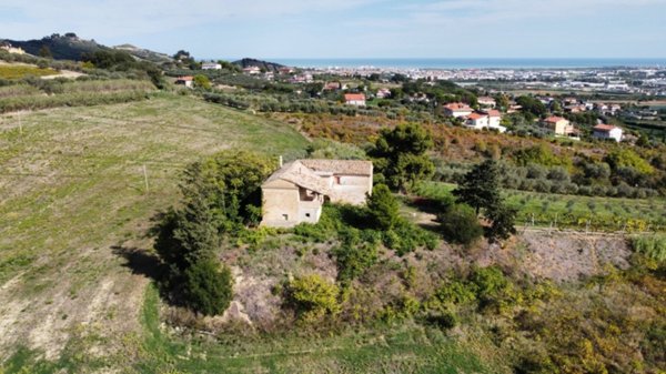 terreno edificabile in vendita a Monteprandone in zona Centobuchi