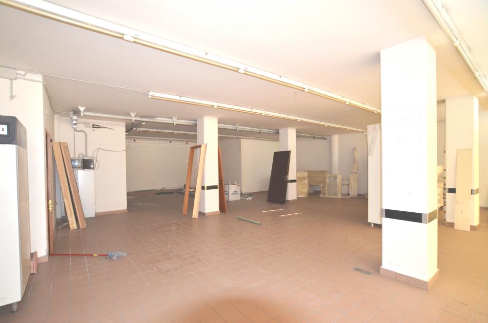 negozio in vendita a Monteprandone in zona Centobuchi
