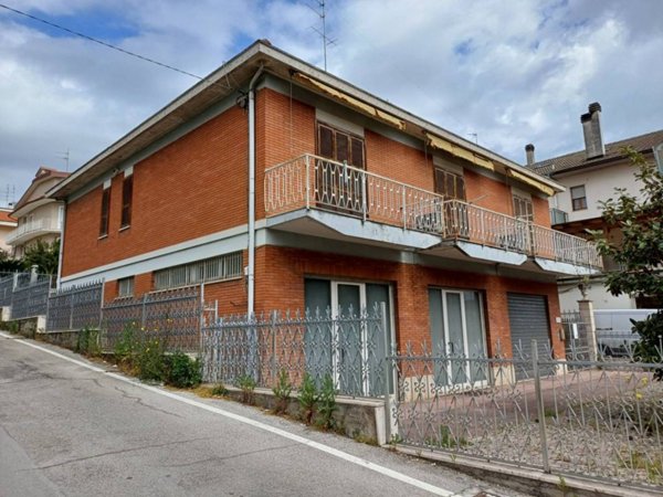 intera palazzina in vendita a Monteprandone in zona Centobuchi