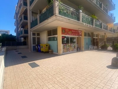 negozio in vendita a Monteprandone in zona Centobuchi