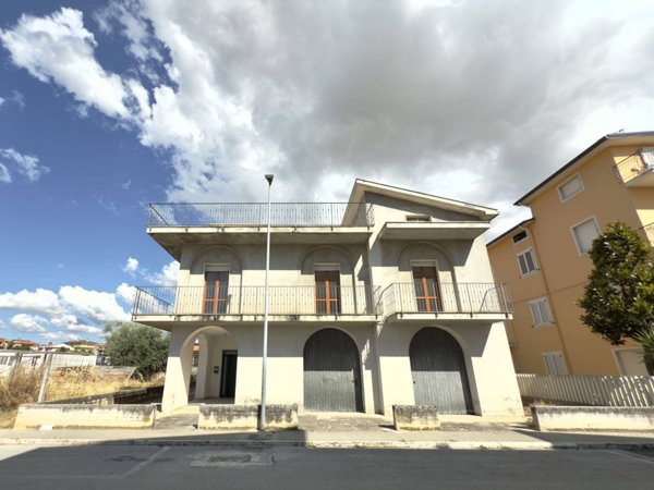 casa indipendente in vendita a Monteprandone in zona Centobuchi