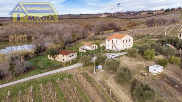 casale in vendita a Monteprandone