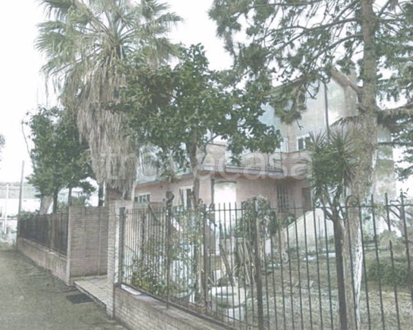 locale commerciale in vendita a Monteprandone in zona Centobuchi