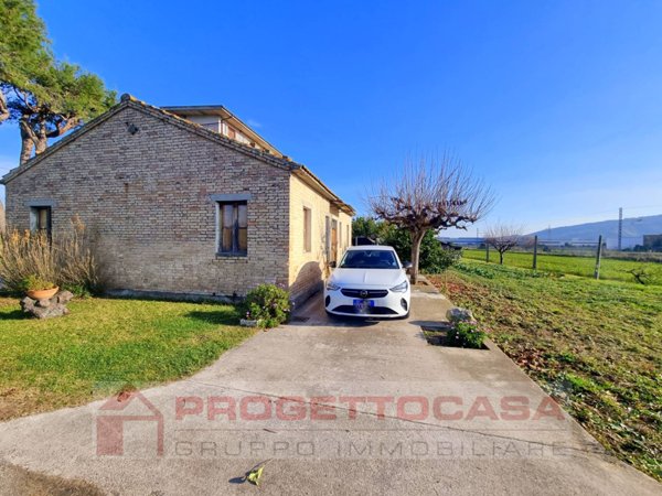 casa indipendente in vendita a Monteprandone in zona Centobuchi