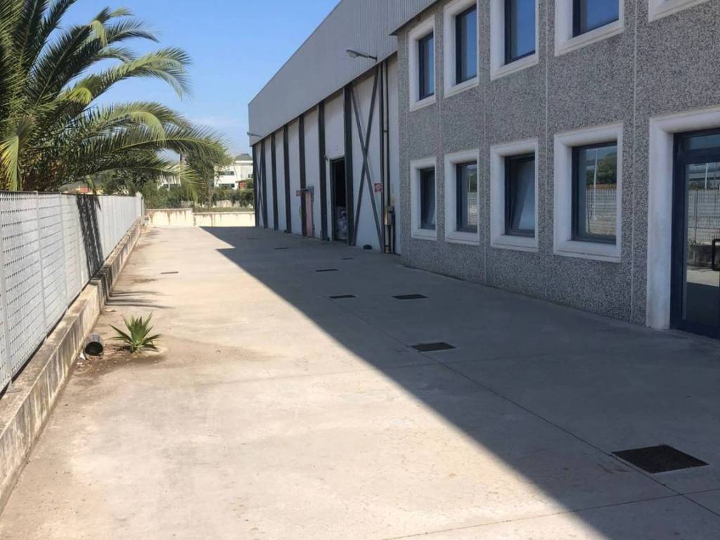 capannone in vendita a Monteprandone in zona Centobuchi