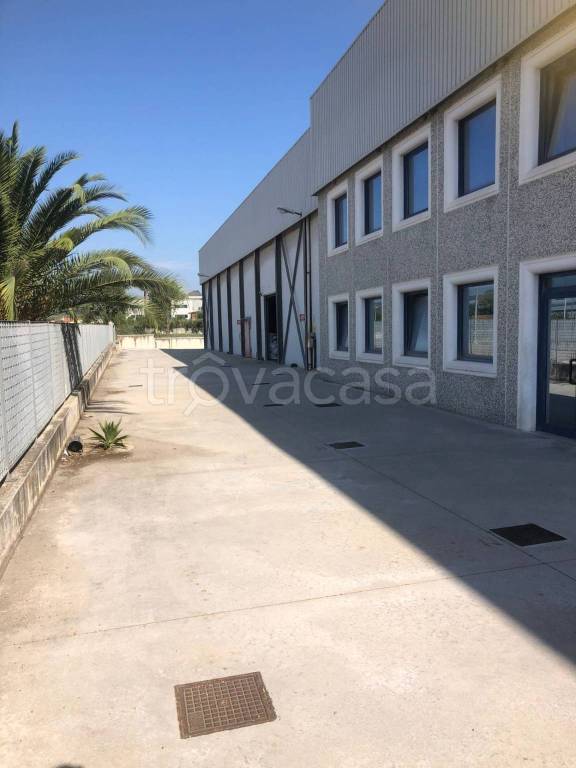 capannone in vendita a Monteprandone in zona Centobuchi