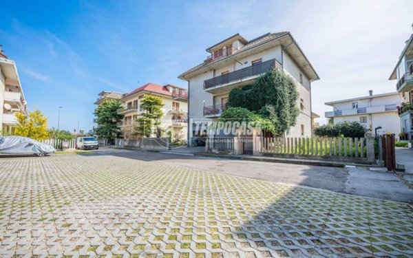 casa indipendente in vendita a Monteprandone in zona Centobuchi