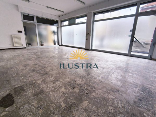 locale commerciale in vendita a Monteprandone in zona Centobuchi