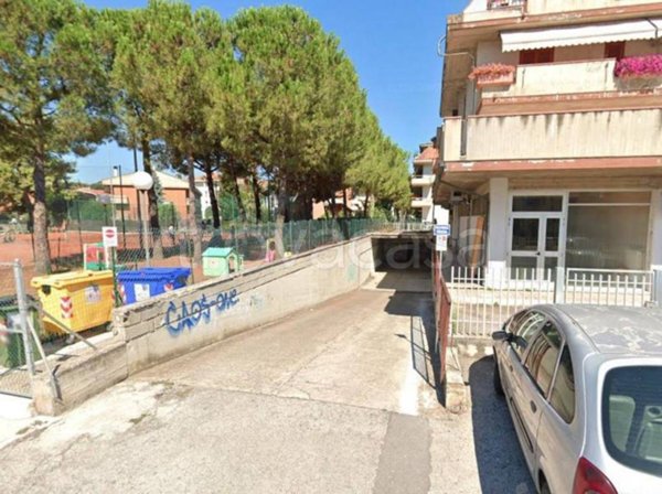 locale commerciale in vendita a Monteprandone in zona Centobuchi