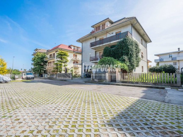 casa indipendente in vendita a Monteprandone in zona Centobuchi