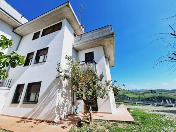 casa indipendente in vendita ad Offida