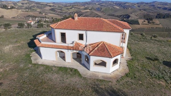 casa indipendente in vendita ad Offida