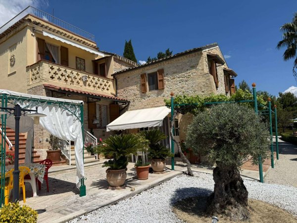 casa indipendente in vendita ad Offida in zona San Barnaba