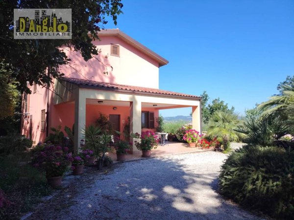 casa indipendente in vendita ad Offida in zona San Barnaba