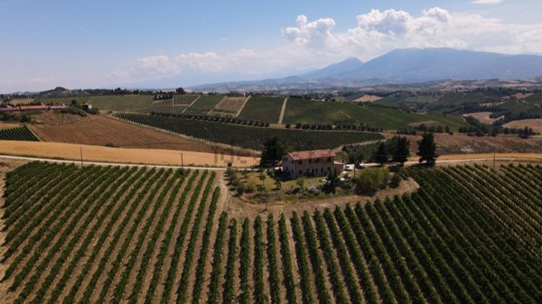 casa indipendente in vendita ad Offida