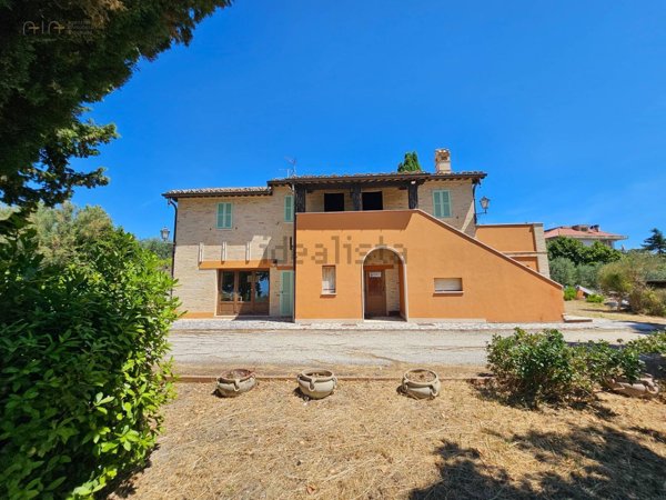 casa indipendente in vendita ad Offida in zona San Barnaba