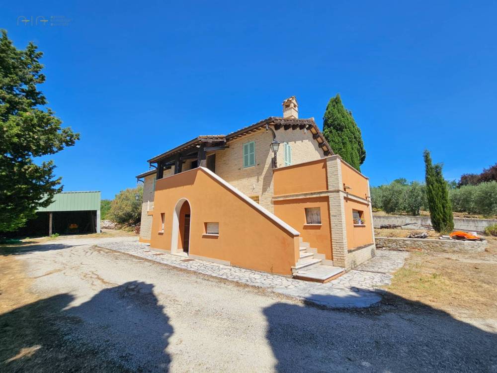 casa indipendente in vendita ad Offida in zona San Barnaba